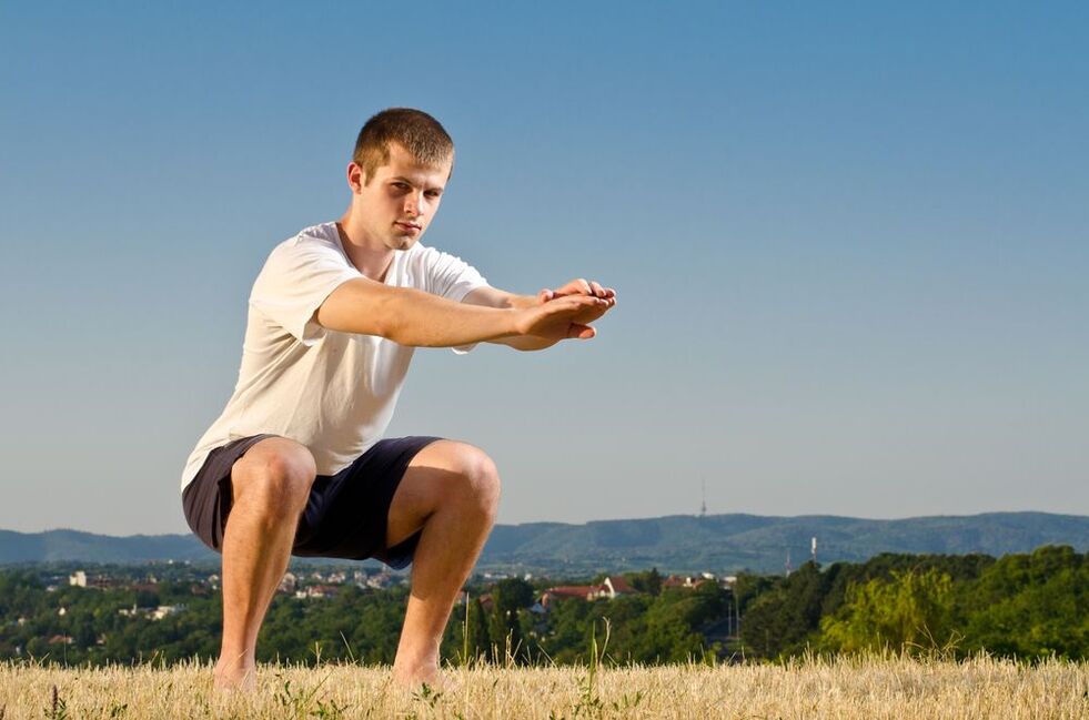 Jačanje muške snage olakšavaju posebne tjelesne vježbe, poput čučnjeva. 